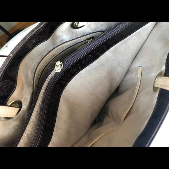 michael kors handbag - Picture 7 of 9